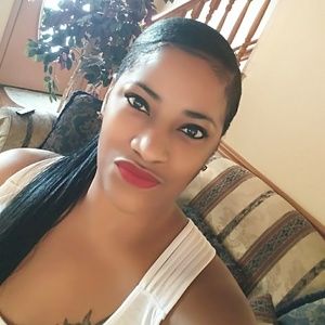 Meet your Posher, Larika